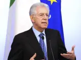 El primer ministro italiano, Mario Monti, tras la reunión del Consejo de Ministros que aprobó el nuevo plan de ajuste en Italia.