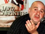El director de cine español Antón Reixa durante una rueda de prensa para presentar la película 'El lápiz del carpintero'.