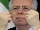Mario Monti, durante la rueda de prensa posterior a la cumbre del Consejo de Europa, en Bruselas.