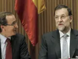 El portavoz del PP en el Congreso, Alfonso Alonso, junto a Mariano Rajoy.