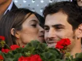 Sara Carbonero besa a su novio, Iker Casillas, durante el pasado Madrid Open de tenis.