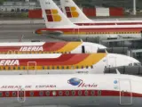 Aviones de Iberia, aparcados en la T4 del aeropuerto de Madrid-Barajas.