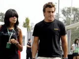El piloto español de Fórmula 1 Fernando Alonso y Raquel del Rosario.