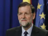 El jefe del Ejecutivo, Mariano Rajoy, durante su primera videoconferencia desde el Palacio de la Moncloa, en la que ha conversado con las las tropas españolas desplegadas en el exterior.