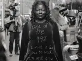Foto de una manifestante neoyorquina tomada el 15 de octubre de 2011