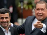 El presidente de Venezuela, Hugo Chávez, recibe a su homólogo de Irán, Mahmud Ahmadineyad en el Palacio de Miraflores, en Caracas