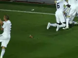 Pepe realiza un corte de mangas a los jugadores del Barça tras el gol de Ronaldo.