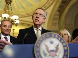 Harry Reid, líder de la mayoría demócrata en el Senado, comparece ante los medios en el Capitolio, Washington, (Estados Unidos).