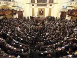 Vista general de la primera sesión del Parlamento egipcio de la era pos-Mubarak, en El Cairo (Egipto).