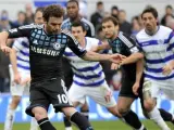 Juan Mata lanza el penalti que dio la victoria al Chelsea ante el Queens Park Rangers.