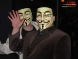 Miembros de Anonymous con máscaras de Guy Fawkes.
