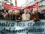 Pilar Bardem, Lola Herrera, Cayo Lara, Ignacio Fernández Toxo y Cándido Méndez, en una manifestación de apoyo al juez Garzón.