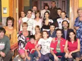 Foto de grupo del reparto de una de las temporadas de 'Aquí no hay quien viva'.