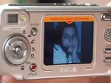 Una cámara digital de la marca Kodak.