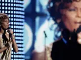 Fotografía de Whitney Houston durante un concierto en los World Music Awards de 2004.
