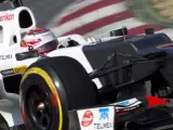 Kamui Kobayashi pilotando su Sauber en el circuito de Montmeló.