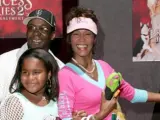 Whitney Houston y Bobby Brown, junto a su hija en una imagen de archivo.