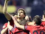 Los jugadores del Athletic de BIlbao celebran el primer gol marcado al Sporting de Portugal.