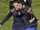 Godín, Falcao y Adrián celebran un gol del Atlético.