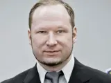 El ultraderechista Anders Behring Breivik, autor confeso de los atentados del pasado 22 de julio en Noruega, durante una nueva jornada de su juicio, en Oslo.