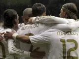Los jugadores del Real Madrid celebran un gol de Cristiano Ronaldo ante el Sevilla.