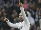 El delantero argentino del Real Madrid, Gonzalo Higuaín, celebra un gol.