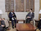 El presidente sirio, Bachar Al Asad (en el centro, a la derecha), y al enviado especial de la ONU y de la Liga Árabe, Kofi Annan (en el centro, a la izquierda), durante la reunión celebrada en el palacio presidencial Damasco, Siria.