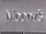 Fotografía de archivo que muestra el logotipo de la agencia de calificación Moody's.