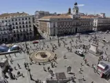 Panor&aacute;mica de la Puerta del Sol con el edificio de la Real Casa de Correos, sede del Gobierno regional, en la parte superior derecha.