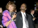 Whitney Houston y su, entonces, marido Bobby Brown en una foto de 2001.