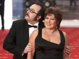 El actor Carlos Areces, acompañado por la actriz Loles León, en la ceremonia de la 25 edición de los Premios Goya.