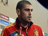 Víctor Valdés en rueda de prensa con la selección española.