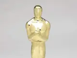 Una de las preciadas estatuillas de los Premios Oscar.