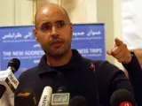 Saif al Islam, hijo del dirigente libio Muamar Gadafi, durante una rueda de prensa en Trípoli.