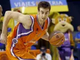 Víctor Claver en un partido con el Valencia Basket.