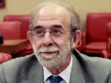 Fernando Valdés (d), uno de los cuatro candidatos propuestos por los grupos del Congreso para ocupar sendas vacantes en el Tribunal Constitucional.