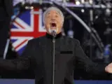 Tom Jones durante su actuación en el Jubileo de Diamantes de la reina Isabel II.