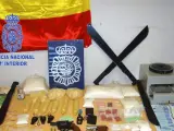 Objetos incautados a la banda de ciudadanos chinos que distribuía en Madrid la nueva droga Kai Xin Guo.