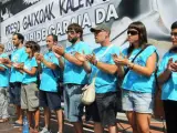 Miembros de la plataforma Herrira se manifiestan para pedir la libertad de Uribetxebarria y otros 13 presos de ETA.