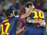 Leo Messi celebra un gol del Barça con Pedro y Fàbregas.