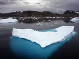 Bloques de hielo disolviéndose en la isla de Ammassalik.