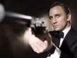 Daniel Craig como James Bond.