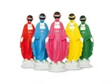 Estatuillas de la Virgen María caracterizadas como los Power Rangers