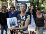 Blanca, Ángela, Alicia, Chus y Marián (de izquda a dcha) denuncian abusos en unas colonias infantiles en Guadarrama (Madrid) hace 40 años.