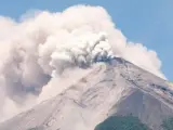 Fotografía cedida el jueves 13 de septiembre de 2012, por la Coordinadora Nacional para la Reducción de Desastres (CONRED), que muestra el volcán de Fuego, ubicado 50 kilómetros al suroeste de Ciudad de Guatemala, en erupción.