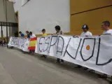 Personas Pidiendo 'Gibraltar, Español'.