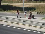 Prostitutas en una carretera.