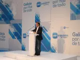 El candidato de PPdeG, Alberto Núñez Feijóo, interviene ante el sector pesquero