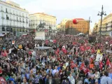 Miles de personas en la Puerta del Sol de Madrid durante la marcha del 29-M.