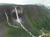 Salto del Nervi&oacute;n, en el Monumento Natural Monte Santiago. La cascada m&aacute;s alta de Espa&ntilde;a la protagonizan las aguas del r&iacute;o Nervi&oacute;n a su paso por el Monumento Natural Monte Santiago, en el l&iacute;mite entre &Aacute;lava y Burgos.